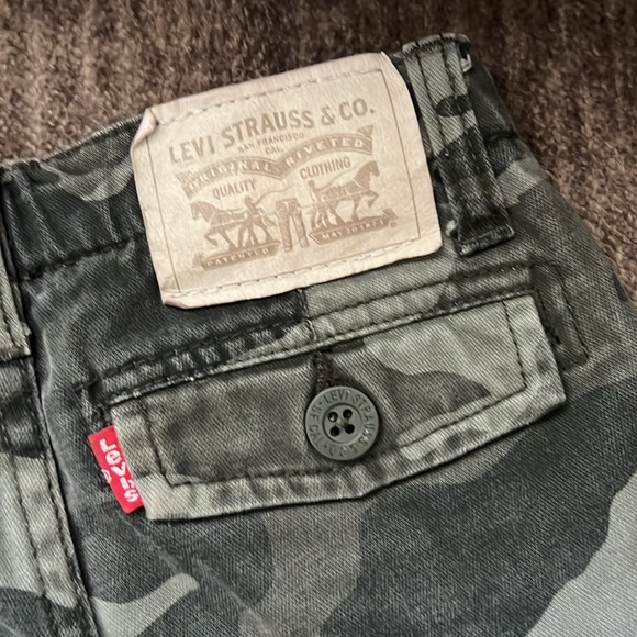 Camo Levi’s - Picture 3 of 3